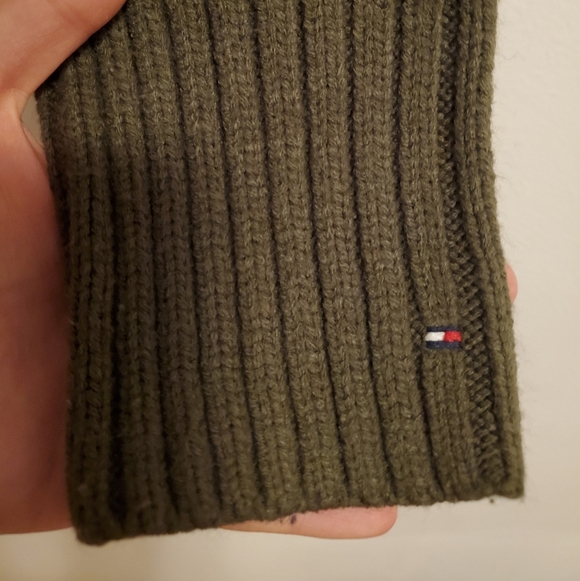 Tommy Hilfiger army green cable knit sweater. Slightly cropped. Size L. Acrylic. - Picture 4 of 10